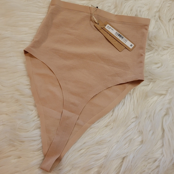 Skims mesh Sheer Sculpt High-waisted Thong - clay - Picture 10 of 16